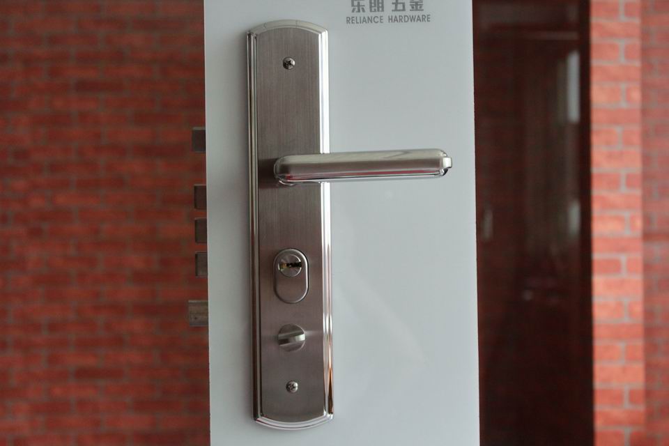 SUS304 new stylish satin security door lock with 68 lock cylinder